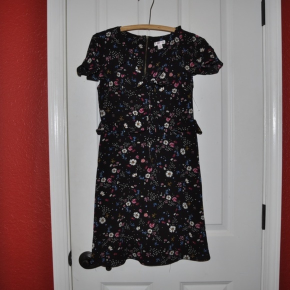 NEW Black Floral Ruffle Short Sleeve Dress sz S/M - Picture 4 of 8